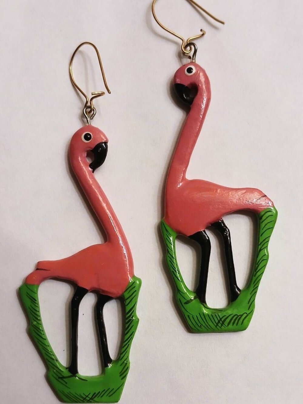 1980's Wooden hand painted flamingo earrings. SHIPS FREE